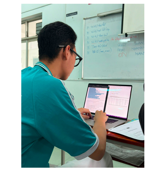 Giữ được sự ổn định trong học tập: Hành trình 2 năm liên tiếp đạt học bổng của một sinh viên HUFLIT